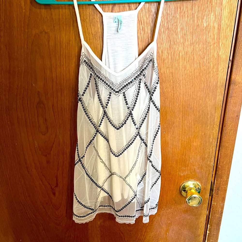 Cute sheer tank top with a little bit of sparkle from Maurice’s. Size Medium.